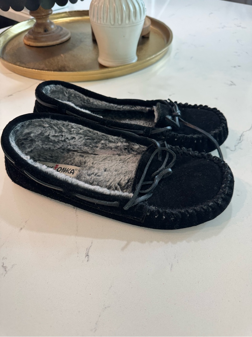 Minnetonka Black Faux-Fur Lined Moccasins Size 10